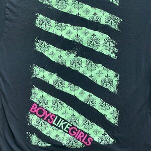 Y2K Boys Like Girls Band Anvil Red bar tee / size XL